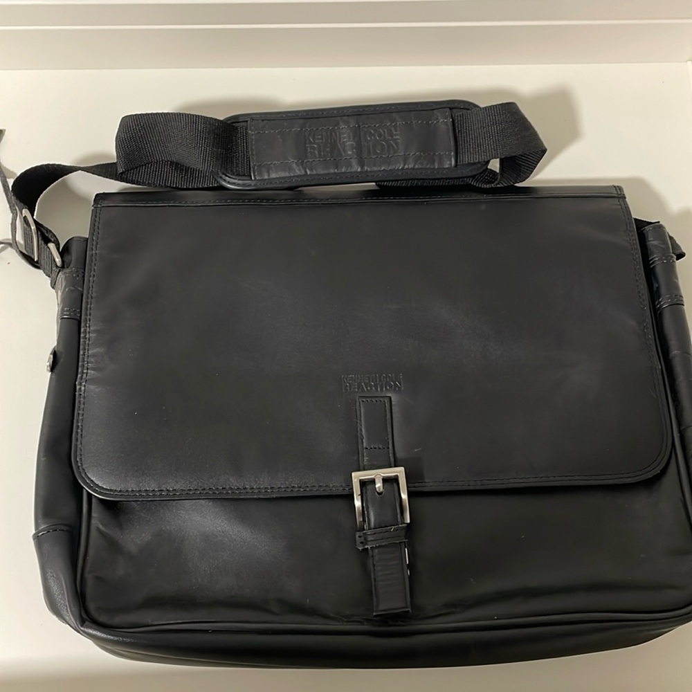 Kenneth Cole Expandable Computer Messenger Bag, Black (Style # 524985)